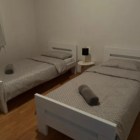 Crnogorac アパート *